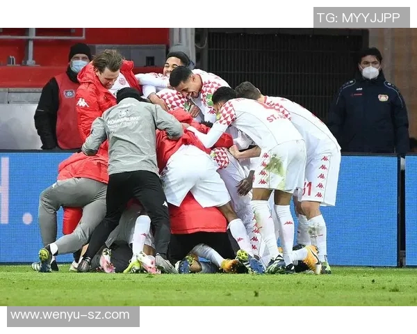 德甲名宿助阵,缓解队伍紧张,足球界怀旧情绪浓厚 德甲名宿助阵,缓解队伍紧张,足球界怀旧情绪浓厚