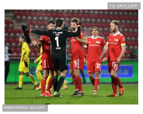 欧联杯决赛:阿森纳惊险逆转胜走上巅峰